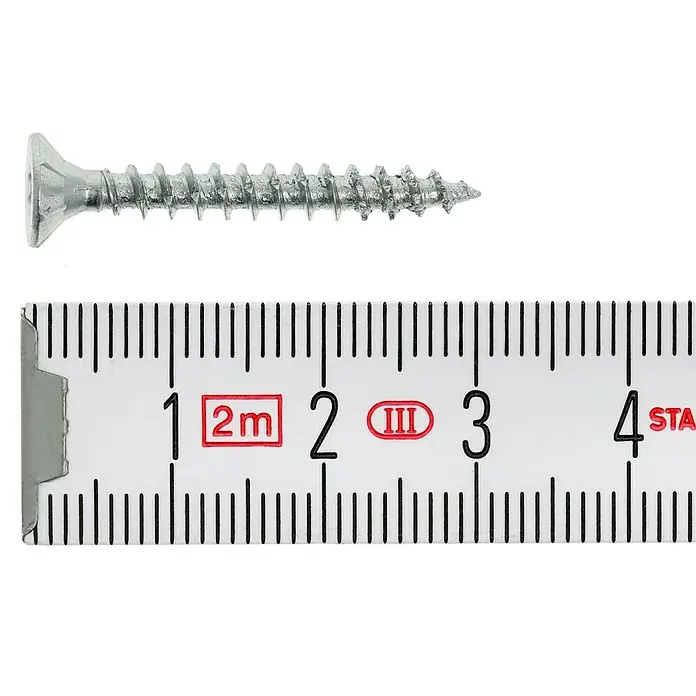 Profi Depot Spanplattenschraube VZ - Ø x L: 4 x 30 mm, 200 Stk., Verzinkt - Das Bild zeigt eine silbernfarbene Holzschraube, die neben einem Zollstock liegt, um die Länge der Schraube zu messen.