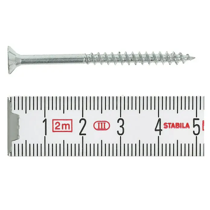 Profi Depot Spanplattenschraube VZ - Ø x L: 4 x 50 mm, 500 Stk., Verzinkt - Silberne Holzschraube liegt neben einem weißen Messband mit roter Beschriftung, das bis 5 cm reicht.