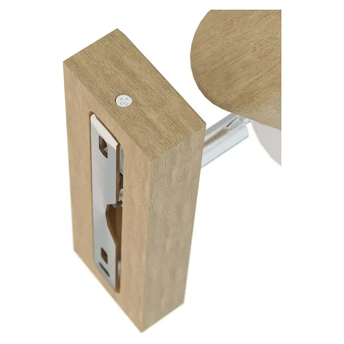 Spotlight Deckenstrahler Svenda - 60 W, L x B x H: 15 x 9 x 15 cm, Eiche, E27 - Nahaufnahme einer hellen Holzhalterung mit silberfarbenem Metallrahmen und Schraube für eine moderne und stilvolle Wandmontage.