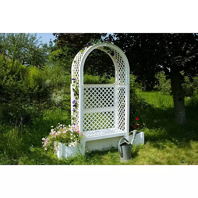 KHW Gartenbank Amsterdam - B x T x H: 174 x 49 x 207 cm, Weiß - Weißer Gartenbogen mit integrierter Bank und Pflanzkästen, mit Blumen dekoriert.