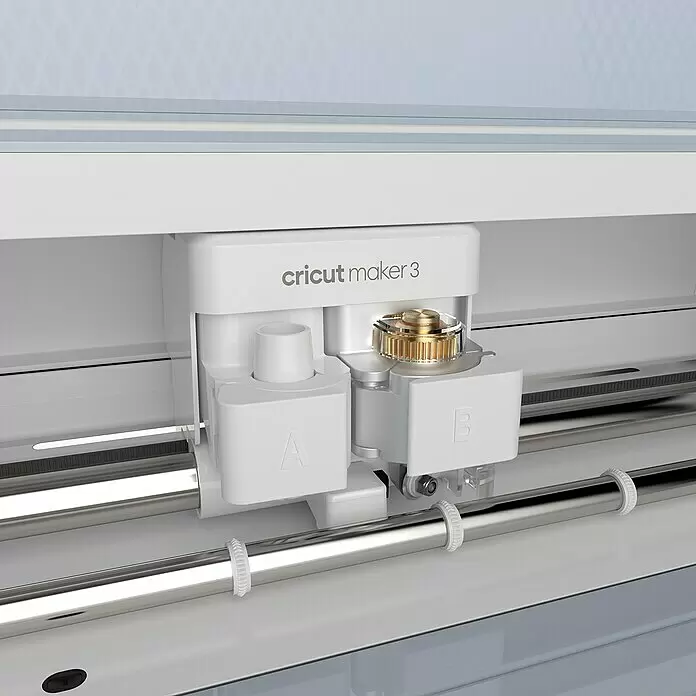 Cricut Maker Schneideplotter Maker 3 - Blau, Bluetooth, Schnittbreite: 29,7 cm, Schnittlänge: 3,6 m - Stimmungsaufnahme