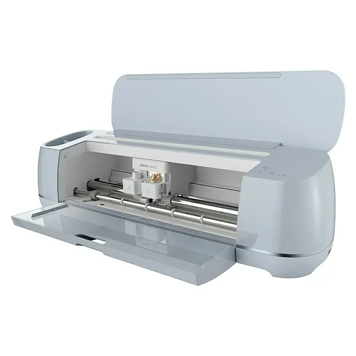 Cricut Maker Schneideplotter Maker 3 - Blau, Bluetooth, Schnittbreite: 29,7 cm, Schnittlänge: 3,6 m - Nahaufnahme eines Cricut Maker 3 Schneideplotters in hellblau mit geöffnetem Deckel und Werkzeugaufnahme.