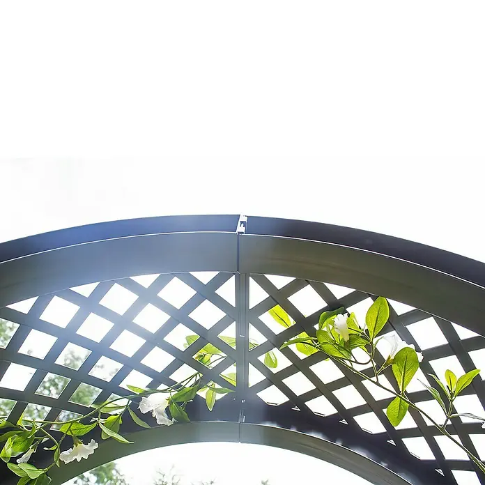 KHW Rosenbogen - Anthrazit, 100 x 43 x 207 cm - Nahaufnahme eines verzierten Gartenbogens mit Blumen, der eine elegante und einladende Atmosphäre schafft.