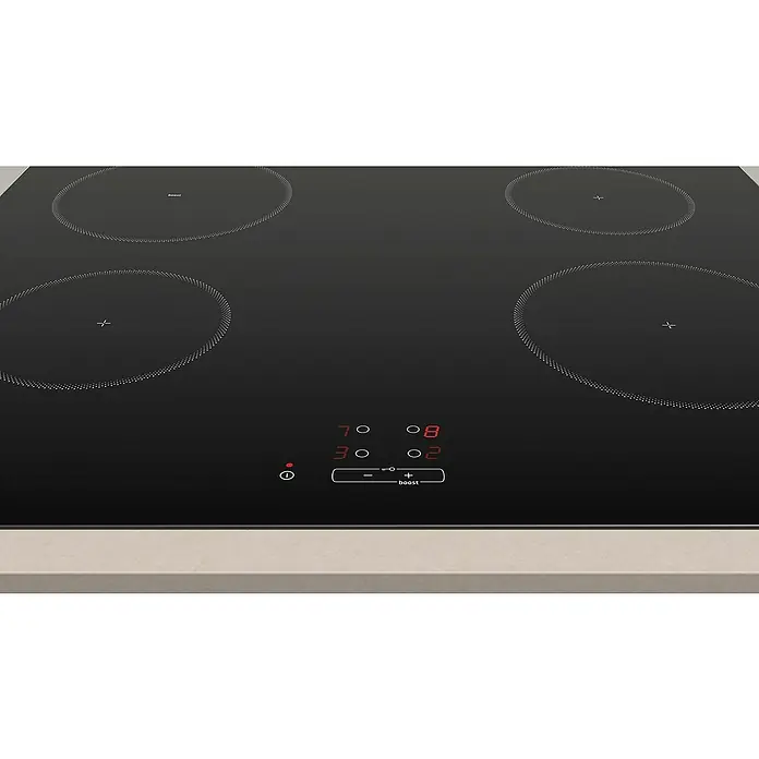 Balay Placa de cocción 3EB861EN - Número de fogones de inducción: 4 ud. - Primer plano de una placa de inducción negra con cuatro zonas de cocción y controles digitales.