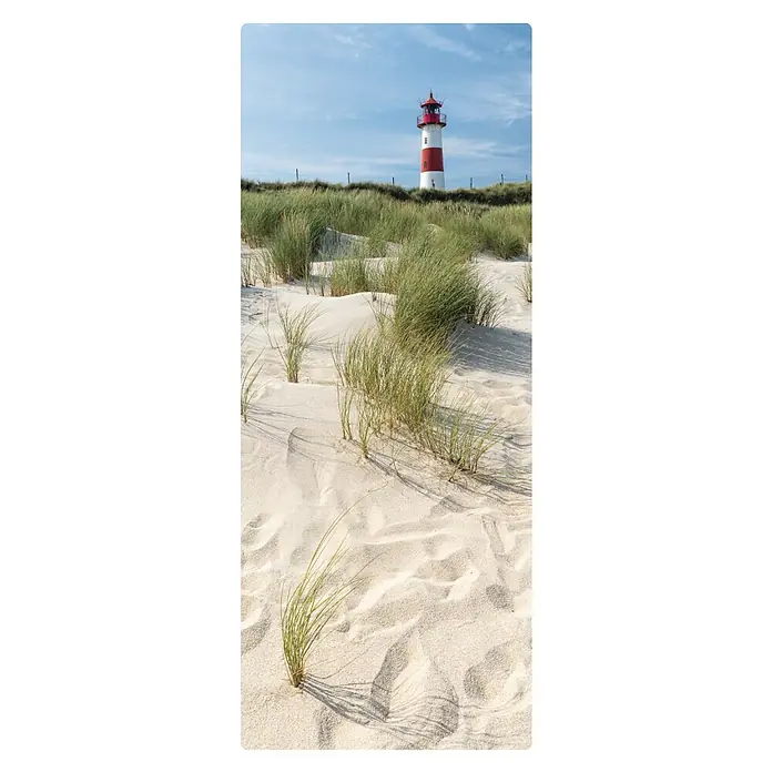 SanDesign Duschrückwandmuster Alu-Verbundplatte - 17,5 cm x 7 cm x 8 mm, Leuchtturm - Eine malerische Landschaft mit einem rot-weißen Leuchtturm, Dünen und Strandhafer unter einem leicht bewölkten Himmel.
