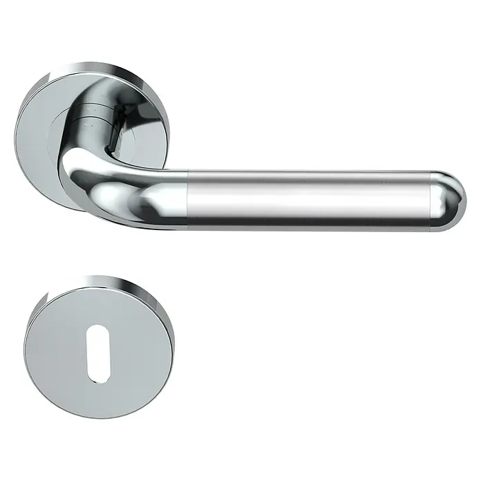 Diamond Doors Creative Drückergarnitur Idaho - Buntbart - Nahaufnahme eines modernen, verchromten Türgriffs mit Schlüssellochrosette, ideal für stilvolle Inneneinrichtungen.