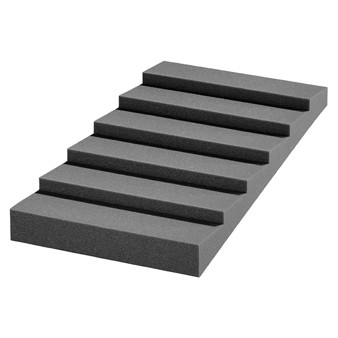 Noppenschaum Akupur - Katus, 100 x 50 x 7 cm, Grau - Graue Schaumstoffstufen auf schwarzem Hintergrund, die eine moderne und minimalistische Ästhetik zeigen.