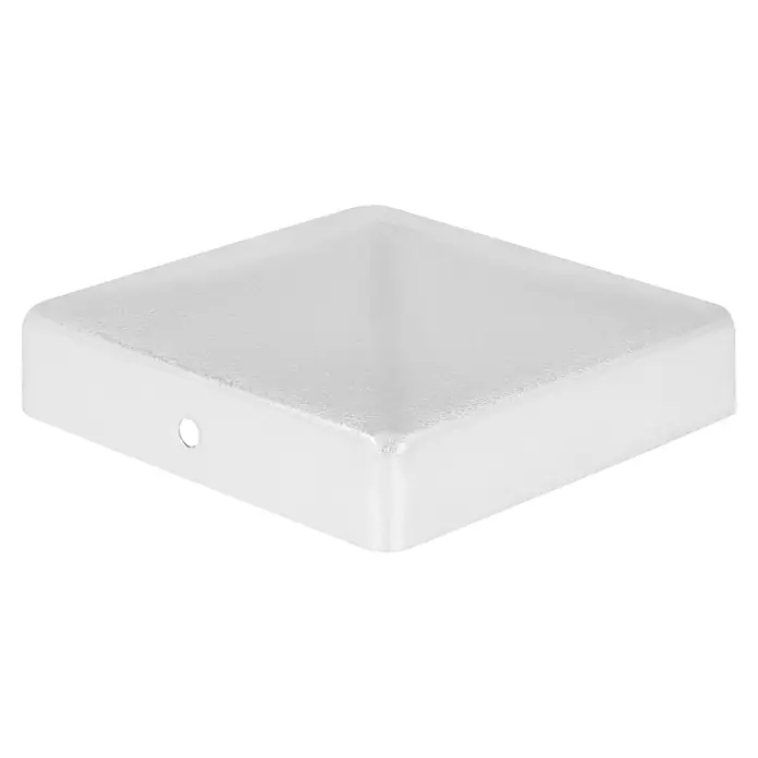 Pfostenkappe Pyramide - 90 x 90 mm, Metall - Nahaufnahme einer quadratischen, weißen Zaunpfostenkappe mit abgerundeten Ecken und einem kleinen Loch an der Seite.