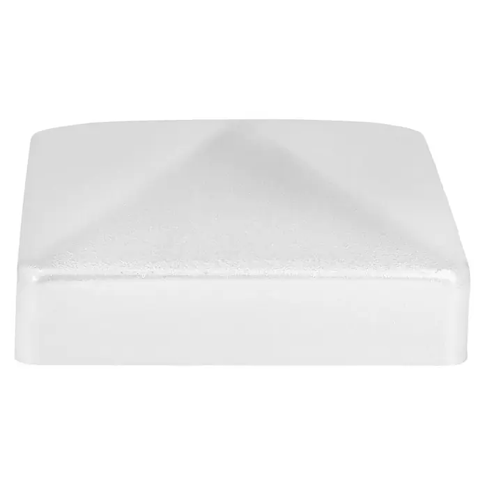 Pfostenkappe - 70 x 70 mm, Metall - Nahaufnahme einer weißen Zaunpfostenkappe. Sie ist quadratisch mit einer pyramidenförmigen Spitze und glatter, matter Oberfläche.