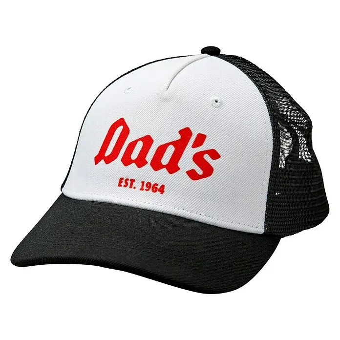 Cricut Mütze Trucker Hat - Einheitsgröße, Weiß, 3 Stk. - Schwarze und weiße Dad's Trucker Cap mit roter Aufschrift "Dad's Est. 1964", ein stylisches Accessoire für jeden Anlass.