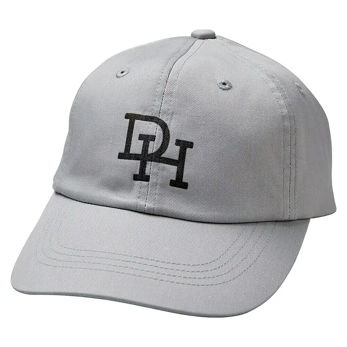 Cricut Mütze - Einheitsgröße, Grau, 3 Stk. - Eine graue Baseballkappe mit dem schwarzen Logo „DH“ auf der Vorderseite, perfekt für Sport und Freizeit.