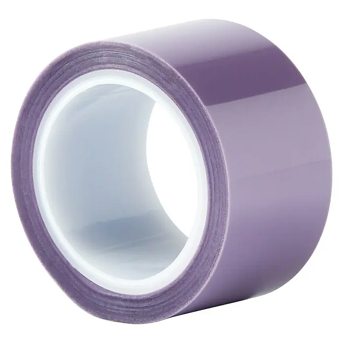Cricut Klebeband Strong Heat Resistant - 10 m x 2,5 cm - Nahaufnahme einer Rolle violetten Klebebands mit leerem Kern, ideal für Verpackungen und Bastelprojekte.