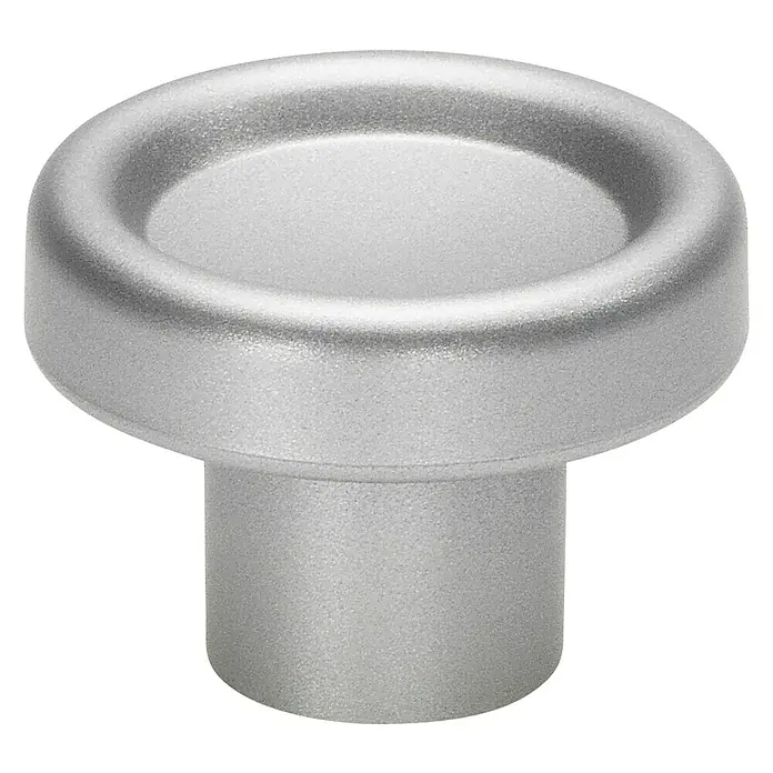 Siro Möbelknopf - Typ Möbelgriff: Knopf, Ø x H: 28 x 20 mm, Kunststoff, Silber - Nahaufnahme eines modernen silbernen Möbelknopfs mit einer runden, erhöhten Form. Ideal für Schubladen und Schränke.
