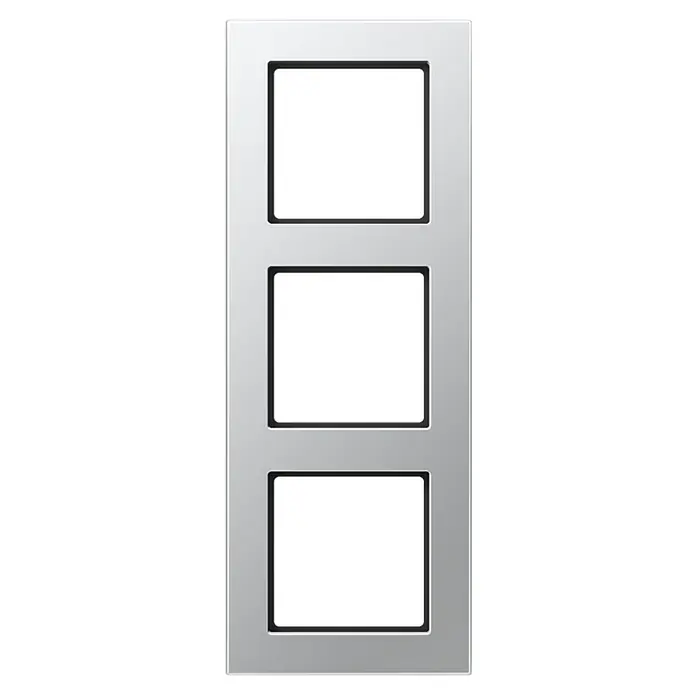Jung Abdeckrahmen A5583BFAL - Aluminiumfarben, 3-fach, Kunststoff - Diese Aufnahme zeigt eine vertikale dreifache Wandplatte mit silbernem Finish, die einen modernen und eleganten Touch verleiht.