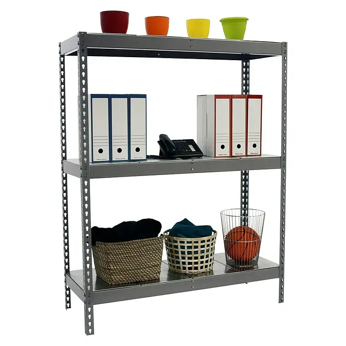 Simonrack Simonforte Schwerlastregal Simonforte Metall - H x B x T: 150 x 150 x 45 cm, Traglast pro Boden: 600 kg, Anzahl Böden: 3 Stk., Stecken, Grau/Silber - Aufnahme eines grauen Regals mit bunten Blumentöpfen, Ordnern, Telefon, Körben mit Wäsche und einem Basketball.