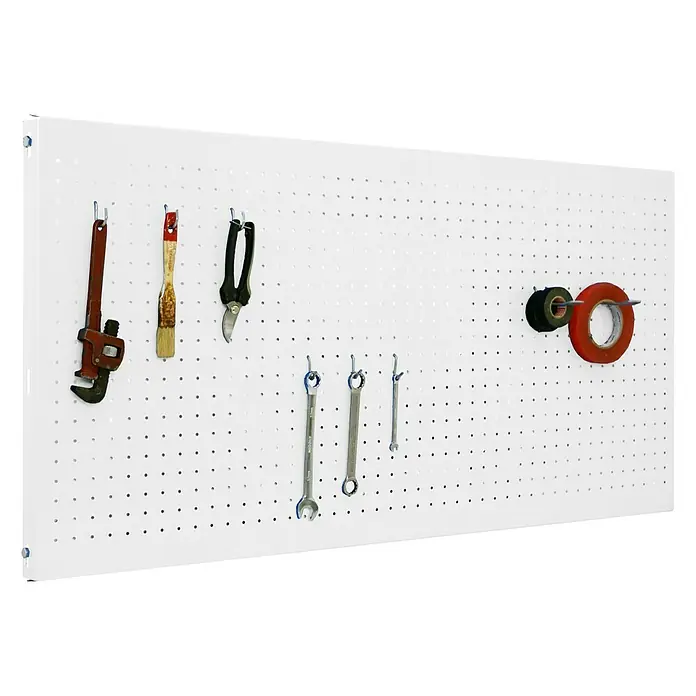 Simonrack Panelclick Panel perforado con 8 ganchos - An x L: 60 x 90 cm, Blanco - Panel perforado con varias herramientas, como llaves inglesas, alicates y cinta adhesiva, colgadas de ganchos. Una solución práctica para guardar herramientas.
