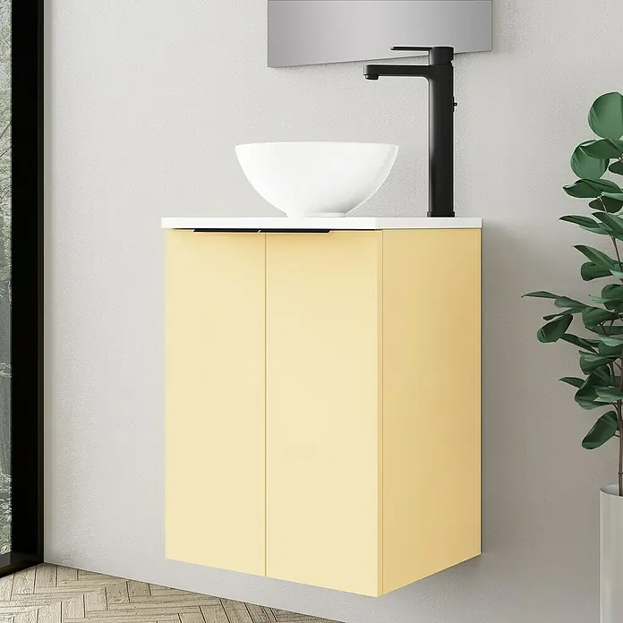 Artysan Conjunto de mueble de baño Rainbow - Vainilla, Mate, 4 pzs. - Mueble de baño amarillo con lavabo sobre encimera blanco y grifo negro contra una pared gris.