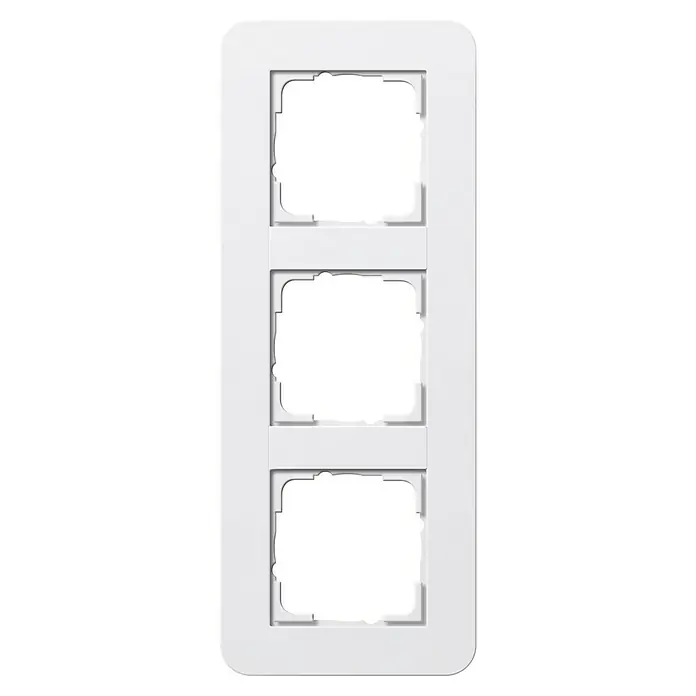 Gira E3 Abdeckrahmen 0213410 - Reinweiß glänzend, 3-fach, Kunststoff - Eine weiße, vertikal ausgerichtete Steckdosenabdeckung mit drei quadratischen Aussparungen. Ideal für den modernen Haushalt.