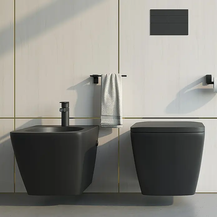 Creabath Elegance Toallero de barra abierto - Largo: 20,8 cm, Negro - Primer plano de un inodoro y un bidé modernos en un baño con un diseño elegante. El diseño negro y sencillo contribuye al ambiente moderno.
