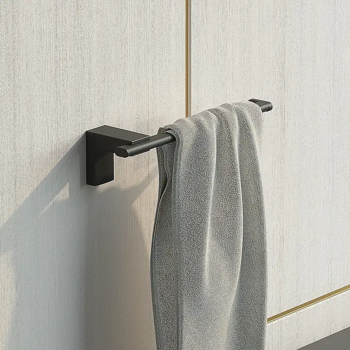 Creabath Elegance Toallero de barra abierto - Largo: 20,8 cm, Negro - Un primer plano de una barra de toalla negra mate con una toalla gris, montada en una pared con textura.