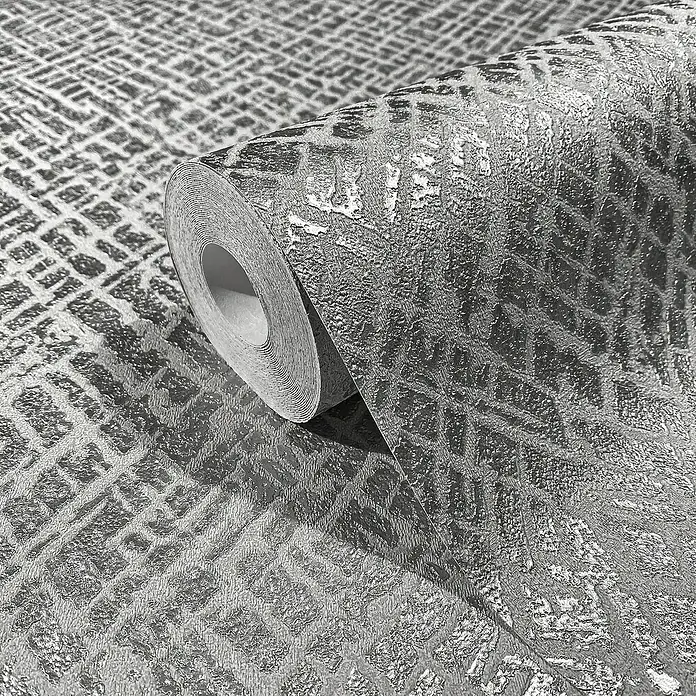 Marburg Papis Loveday Vliestapete Struktur II - Grau/Silber, Grafisch, 10,05 x 0,7 m - Nahaufnahme einer Rolle grauer Tapete mit geometrischem Muster und metallischem Glanz, die Textur und Design hervorhebt.