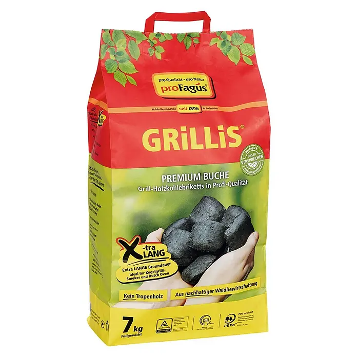 proFagus Grillbriketts Grillis - 7 kg - Produktaufnahme eines Sackes Grillis Premium Buche Grill-Holzkohlebriketts, ideal für Grills, Smoker und Dutch Oven, 7 kg Füllgewicht.