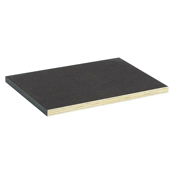 Garnica Siebdruckplatte Laudio Wire Xtra PlusKiefer, 2.500 x 1.250 x 15 mm - Eine rechteckige Siebdruckplatte mit einer rauen, schwarzen Oberfläche und hellen Holzschichten an den Seiten. Ideal für robuste Anwendungen.