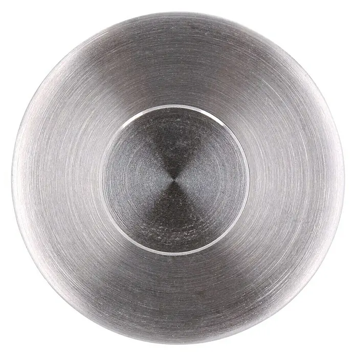 Siro GarderobenhakenL x B x H: 35 x 35 x 52 mm, Anzahl Haken: 1 Stk. - Nahaufnahme des Bodens eines Kochtopfs aus Edelstahl mit konzentrischen Kreisen und einer zentralen Vertiefung.
