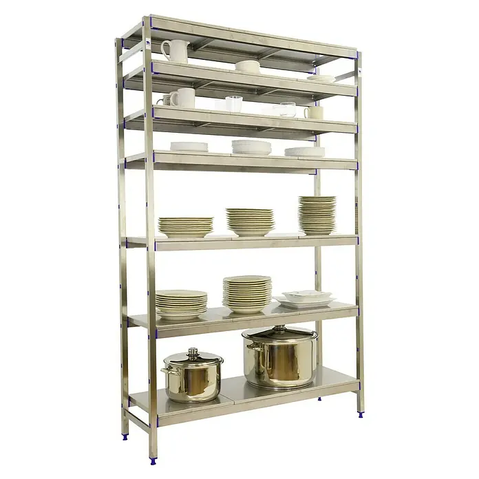 Simonrack Simoninox Metallregal Grundelement - H x B x T: 200 x 86 x 40 cm, Traglast pro Boden: 200 kg, Anzahl Böden: 7 Stk., Stecken, Material Boden: Edelstahl - Ein Edelstahlregal mit mehreren Ablagen voller Geschirr, Tassen und Töpfe, ideal für die Gastronomie oder eine Großküche.