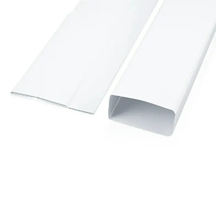 Tubo de ventilación plegable Tubpla - L x An x Al: 1.500 x 110 x 55 mm, Blanco - Primer plano de conductos de cables blancos diseñados para el enrutamiento discreto de cables eléctricos en interiores, asegurando una estética limpia.
