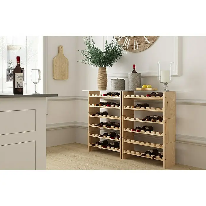 Astigarraga Botellero - L x An x Al: 25 x 68,4 x 30 cm, Madera - Interior con dos botelleros de madera clara llenos de botellas de vino debajo de una superficie con artículos decorativos encima.