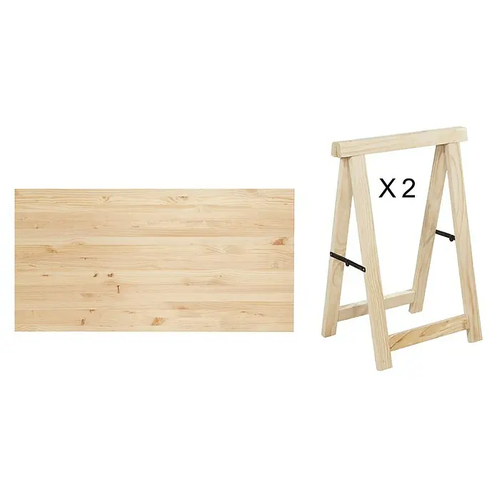 Astigarraga Arbeitstisch - Höhe: 76,8 cm, Kiefer, Natur - Das Bild zeigt eine helle Holzarbeitsplatte und zwei Holzböcke, die zusammen einen stabilen Arbeitstisch bilden.