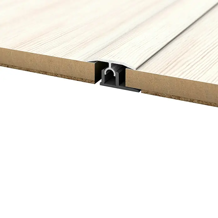 MyStyle MyArt Universalprofil Hickson Larch - 1 m x 34 mm x 15 mm, Montageart: Stecken - Profilansicht eines Bodenübergangsstücks aus Aluminium zwischen zwei Holzböden. Es dient zur Abdeckung und zum Schutz der Bodenkanten.