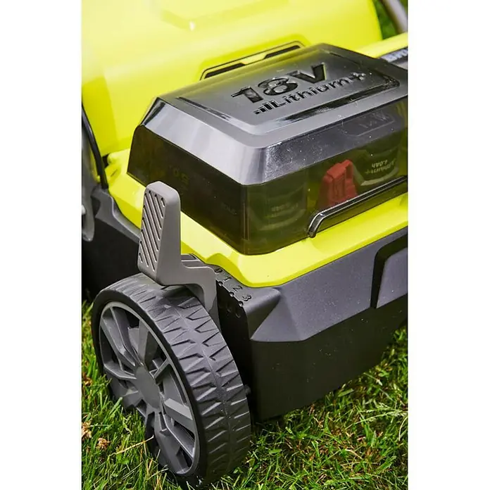 Ryobi ONE+ Escarificador de batería RY18SFX35A-0 - Número de baterías: Sin batería, 18 V, Anchura de trabajo: 35 cm - Detalle de un cortacésped Ryobi, mostrando la batería de litio de 18V y los ajustes de altura de corte.