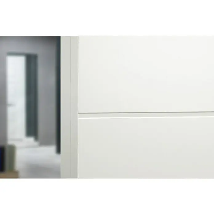 GetaDoor Lamineo Zimmertür GLN 224 - 735 x 1.985 mm, DIN Anschlag: Rechts, Signalweiß, Röhrenspan - Nahaufnahme einer modernen, weißen Innentür mit klaren Linien und minimalistischem Design, ideal für zeitgenössische Wohnräume.