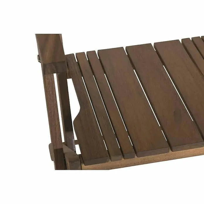 Siena Garden Balkonmöbel-Set Falun - 5 -tlg., Holz, Braun, Rückenlehne verstellbar, Mit Armlehnen - Nahaufnahme eines Holzstuhls mit Lattenstruktur, ideal für den Außenbereich und entspannte Momente.
