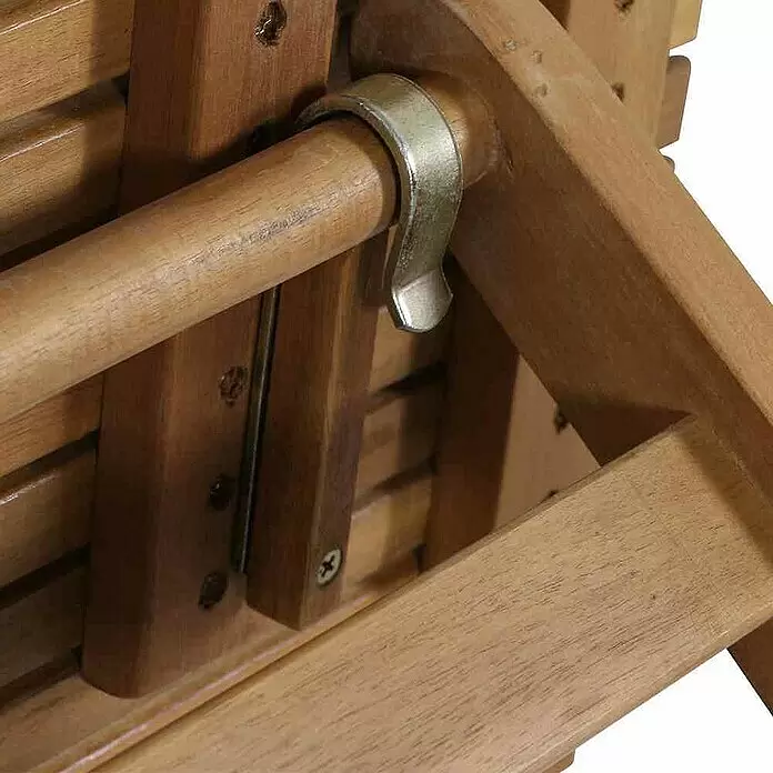 Siena Garden Balkonmöbel-Set Falun - 5 -tlg., Holz, Braun, Rückenlehne verstellbar, Ohne Armlehnen - Hölzerner Möbel-Verriegelungsmechanismus. Ein Metallhaken sichert eine Holzstange am Holzrahmen.
