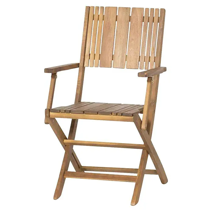 Siena Garden Balkonmöbel-Set Falun - 5 -tlg., Holz, Braun, Rückenlehne verstellbar, Mit Armlehnen - Detailaufnahme eines Holzstuhls mit Armlehnen, der sich durch seine natürliche Holzfarbe und das schlichte Design auszeichnet.