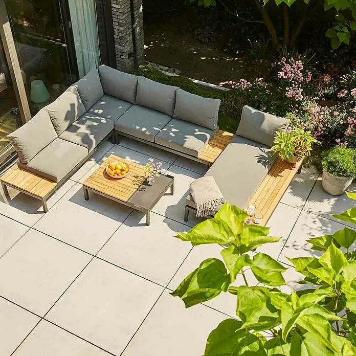 Siena Garden Loungemöbel-Set Alvida - 5 -tlg., Anthrazit/Schwarz, Teakholz, Tablett, Max. Personenzahl: 5 - Elegante Gartenlounge-Gruppe mit Ecksofa, Liege und Tisch auf einer sonnigen Terrasse. Perfekt für entspannte Stunden im Freien.