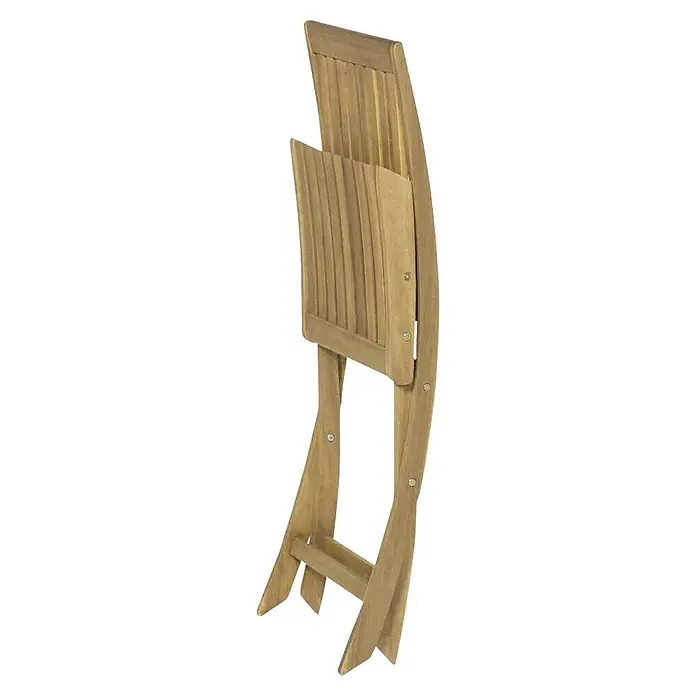 Siena Garden Klappstuhl Paleros im Set - 4 Stk., B x T x H: 44 x 65 x 97 cm, Ohne Armlehnen - Detailaufnahme eines zusammengeklappten Holzstuhls, der rustikale Eleganz und praktisches Design für den Innen- und Außenbereich vereint.