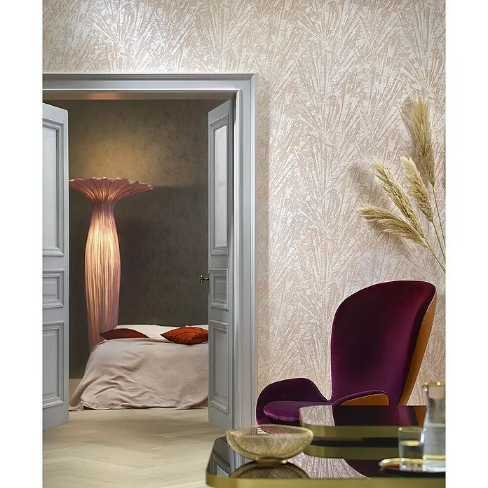 Marburg Papis Loveday Vliestapete Allover-Struktur - Beige/Rot, Grafisch, 10,05 x 0,7 m - Elegantes Zimmer mit floral gemusterter Tapete, die eine beruhigende und stilvolle Atmosphäre schafft. Einladung zum Entspannen.
