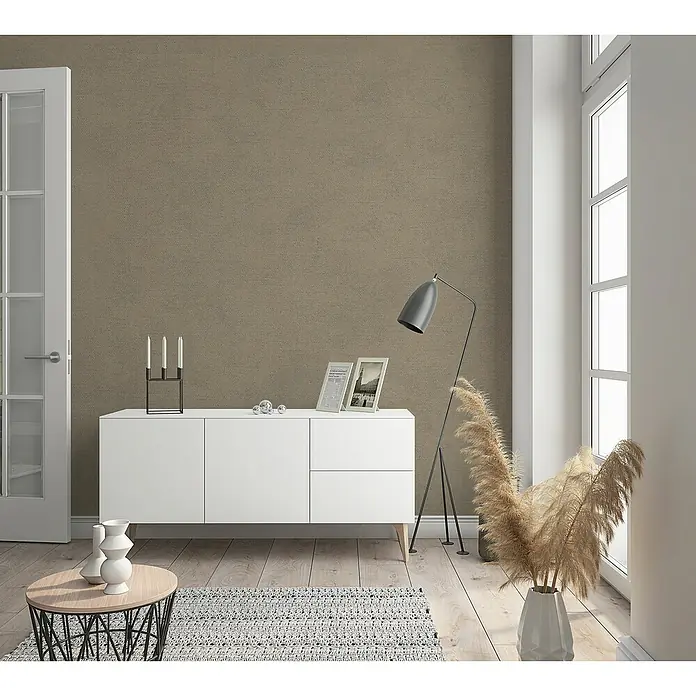 Marburg Kids' Walls Vliestapete schattiert - Braun, Uni, 10,05 x 0,53 m - Aufnahme eines modernen Wohnzimmers mit einer weißen Anrichte und dekorativen Elementen, die eine stilvolle Atmosphäre schaffen.
