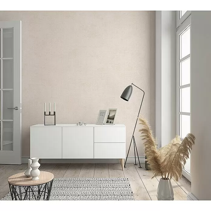 Marburg Kids' Walls Vliestapete schattiert - Pastellbeige, Uni, 10,05 x 0,53 m - Helle beige strukturierte Tapete an einer Wand in einem modernen Raum.
