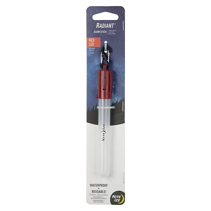 Nite Ize Barra luminosa LED mini - Rojo - Barra luminosa Nite Ize Radiant LED rojo con mosquetón negro, en su empaque con cielo estrellado y destacando "Impermeable + Reutilizable".
