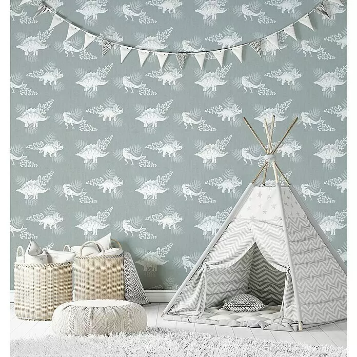 Marburg Kids' Walls Vliestapete Dinosaurier - Grün/Weiß, Tieroptik, 10,05 x 0,53 m - Gemütliches Kinderzimmer mit Dinosaurier-Tapete, grau-weißem Spielzelt, Weidenkörben und Strickpouf auf einem Hochflorteppich.