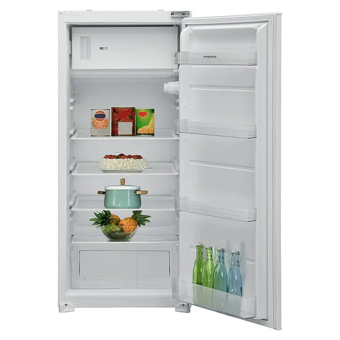Respekta Premium Küchenzeile GabrielBreite: 290 cm, Weiß, Mit Elektrogeräten - Kühlschrank mit offenen Regalen, gefüllt mit Lebensmitteln wie Konserven, Kuchen, Topf, Früchten und Getränken.