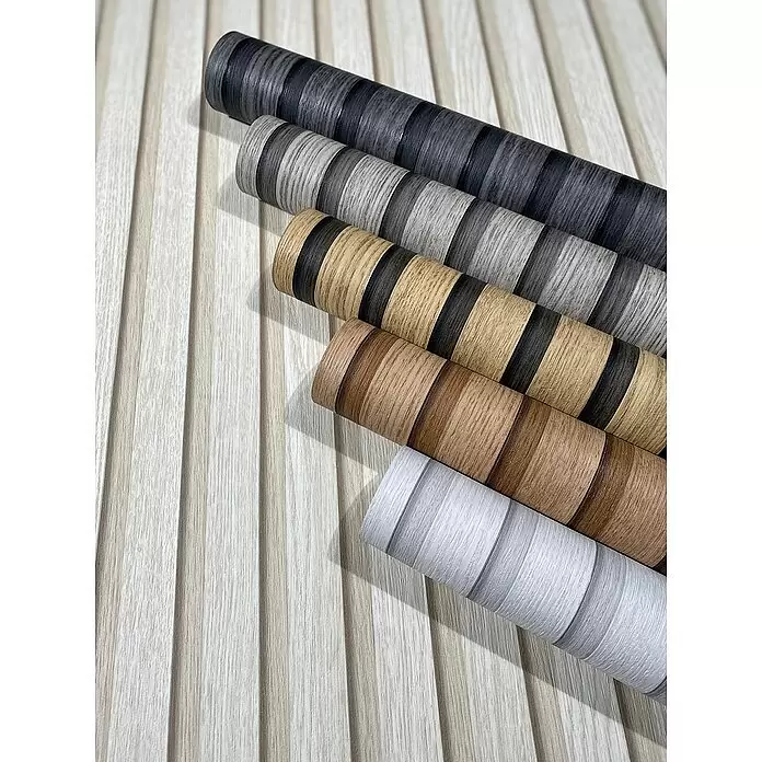 Marburg Botanica Vliestapete Wandpaneele - Beige, Holzoptik, 10,05 x 0,53 m - Fünf Rollen selbstklebende Holzmaserungsfolie, gestreift in Grau-, Braun- und Hellholztönen, diagonal angeordnet.