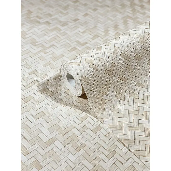 Marburg Botanica Vliestapete Allover - Cremebeige, Grafisch, 10,05 x 0,53 m - Nahaufnahme einer Rolle Tapete mit einem hellen, gewebten Bambusmuster, das eine natürliche und beruhigende Atmosphäre schafft.