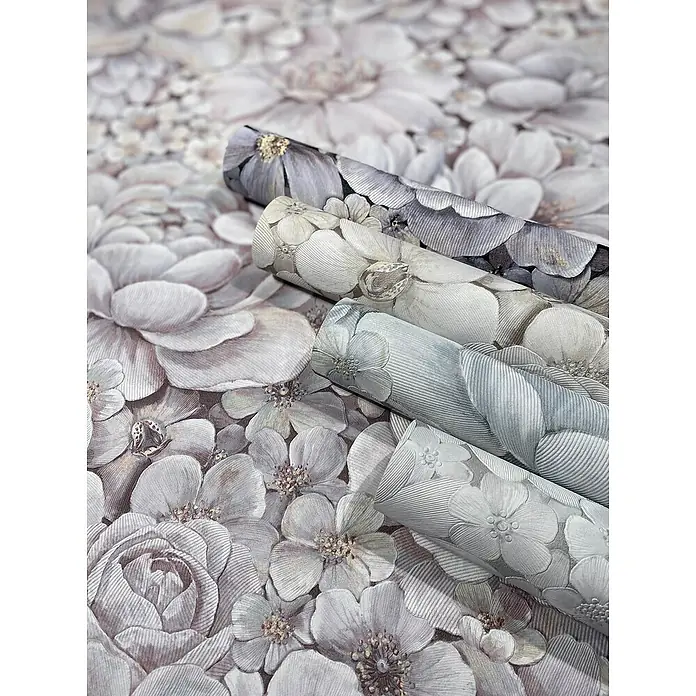 Marburg Botanica Vliestapete - Rosa/Grau, Floral, 10,05 x 0,53 m - Nahaufnahme von floralen Tapetenrollen mit zarten Blütenmustern und sanften Farbtönen, die eine elegante und ruhige Atmosphäre schaffen.