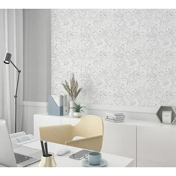 Marburg Botanica Vliestapete - Weiß/Grau, Floral, 10,05 x 0,53 m - Blumentapete in Weiß- und Hellgrautönen an einer Wand im Heimbüro.